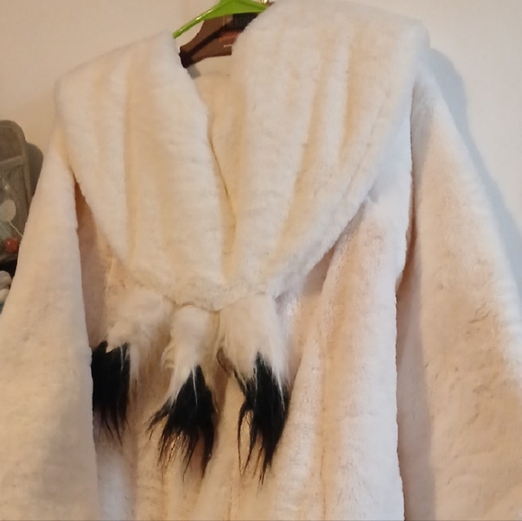 Cruella Costume Faux Fur Jacket - Picture 3 of 6